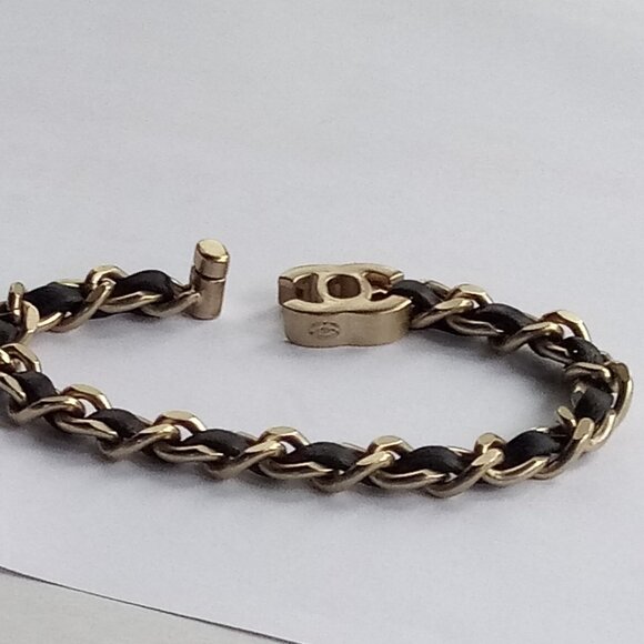 Authentic CHANEL Bracelet Black Leather Gold Plated Chain Link Turnlock CC Logo - Picture 5 of 7